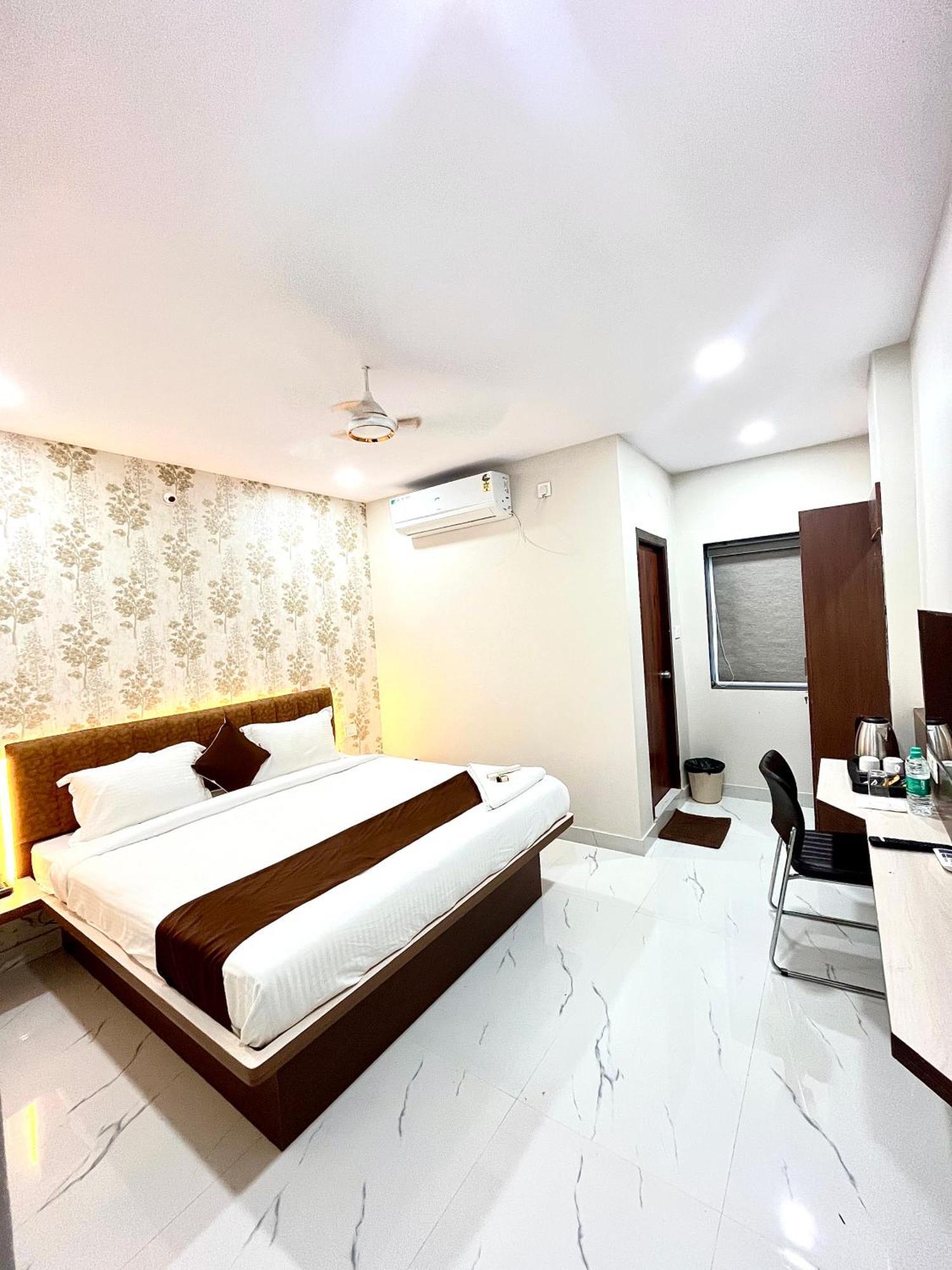 Hotel Mithra Grand Hyderabad Esterno foto