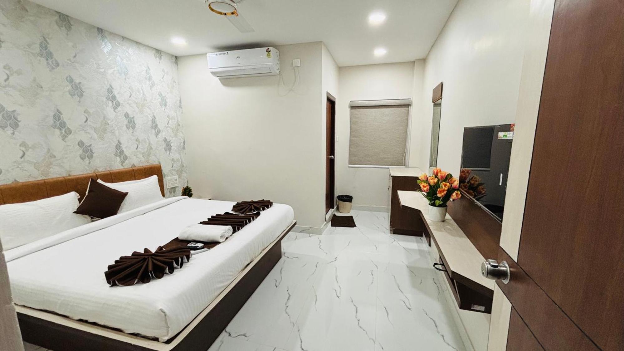 Hotel Mithra Grand Hyderabad Esterno foto