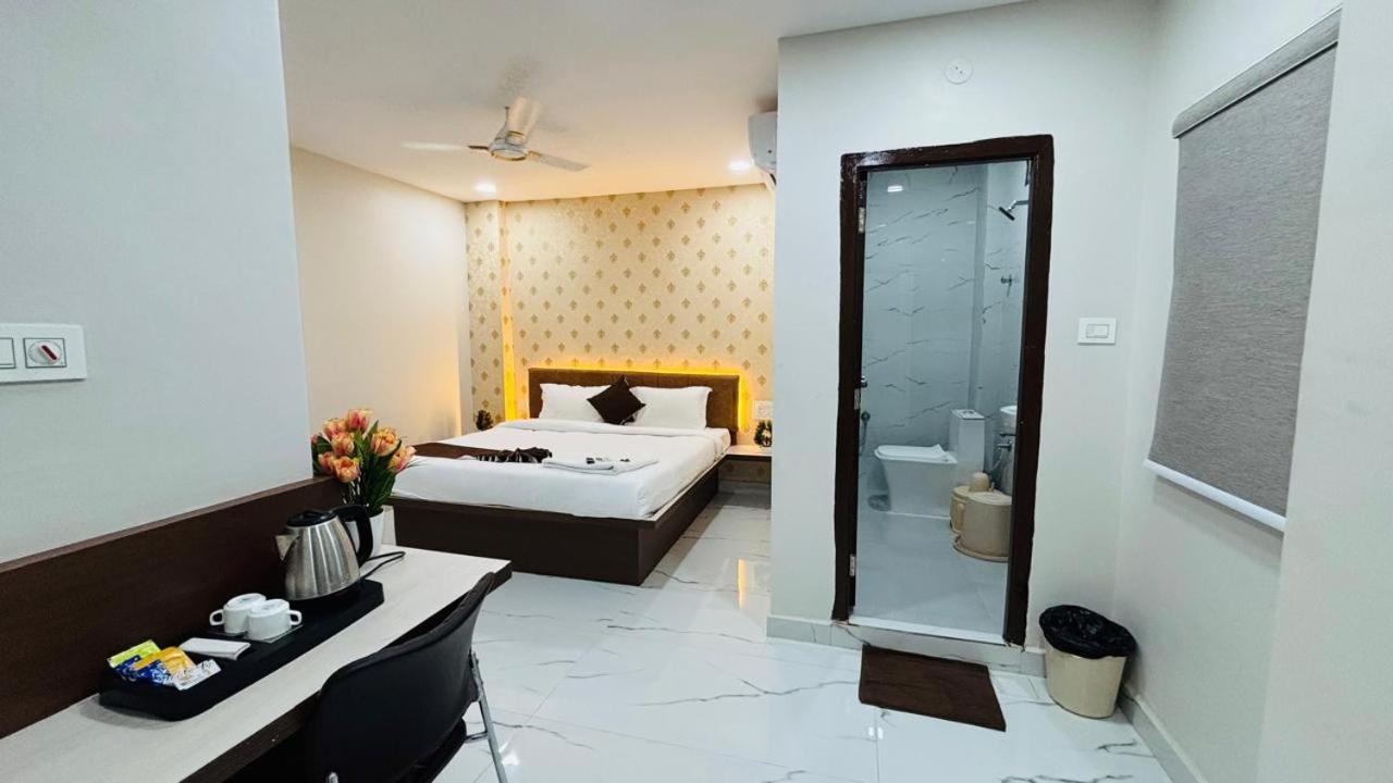Hotel Mithra Grand Hyderabad Esterno foto